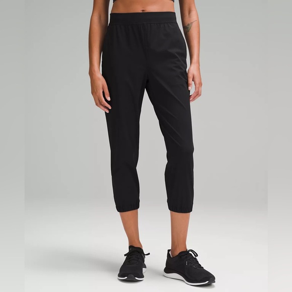 Lululemon adapted state high rise cropped jogger pants black size 8 with pockets - Picture 3 of 9